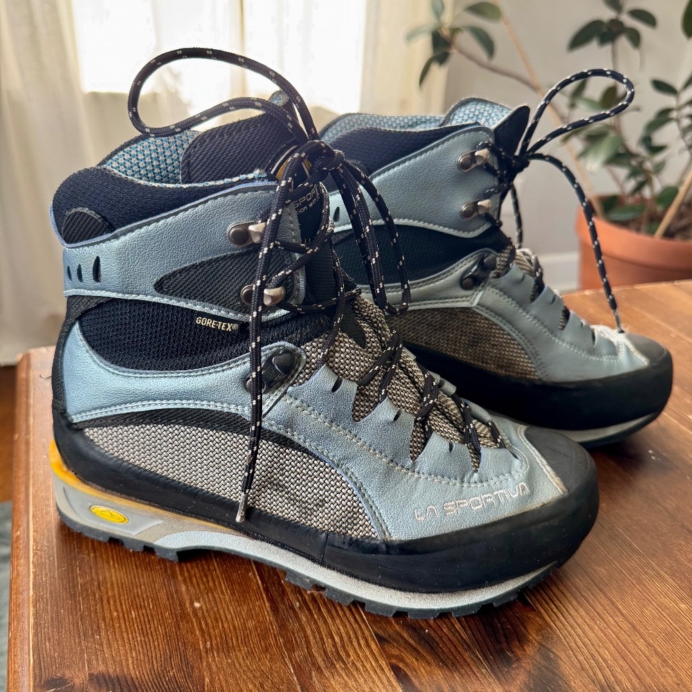 La Sportiva Trango S Evo GTX Women's Mountaineering Boot Size 9 US/40.5 Eu
